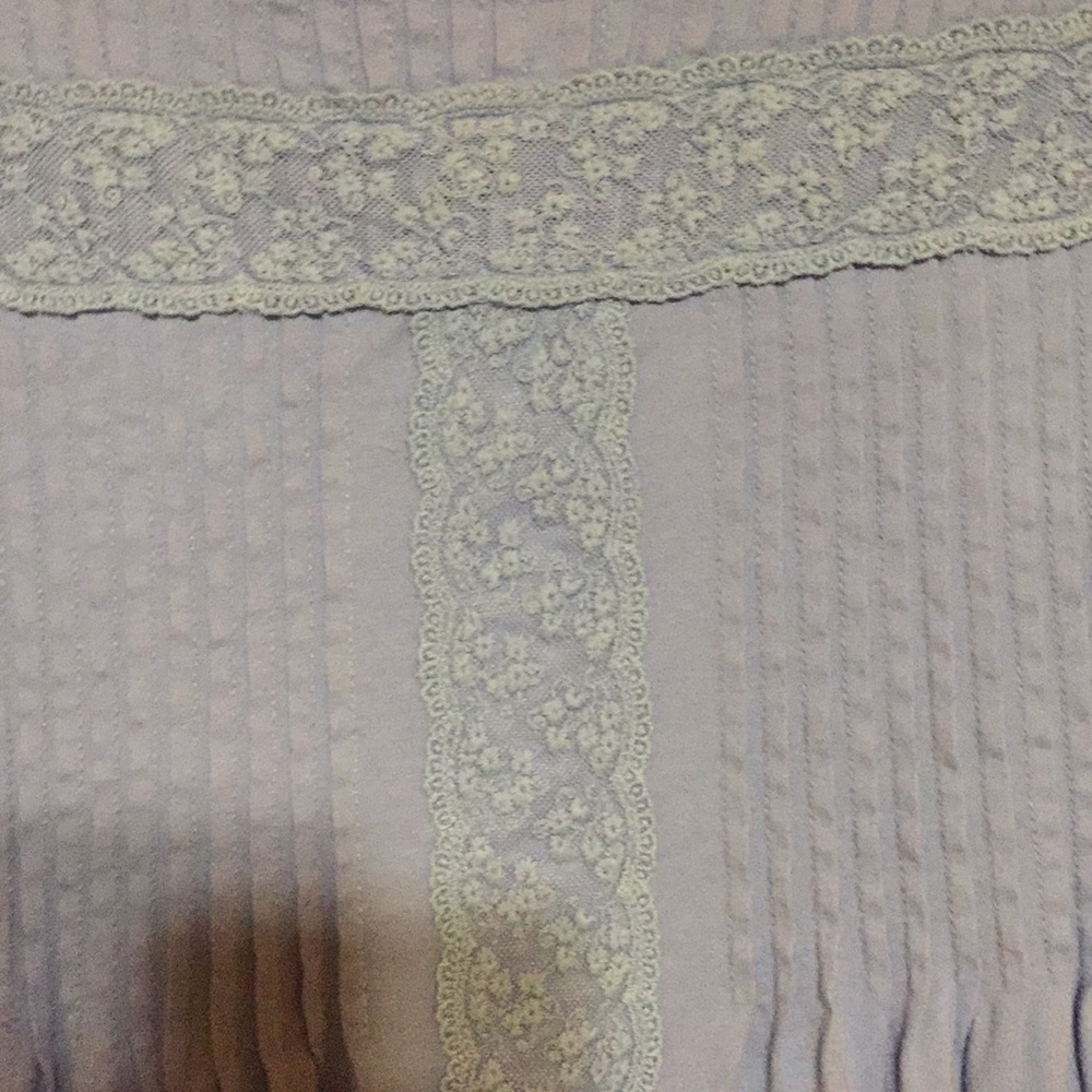 Women's beautiful plus size blouse. - Picture 3 of 7